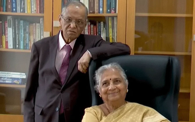 জাতি গণনায় অংশ নেব না, জরিপ ফর্মে কী লিখলেন নারায়ণ ও সুধা মূর্তি ?