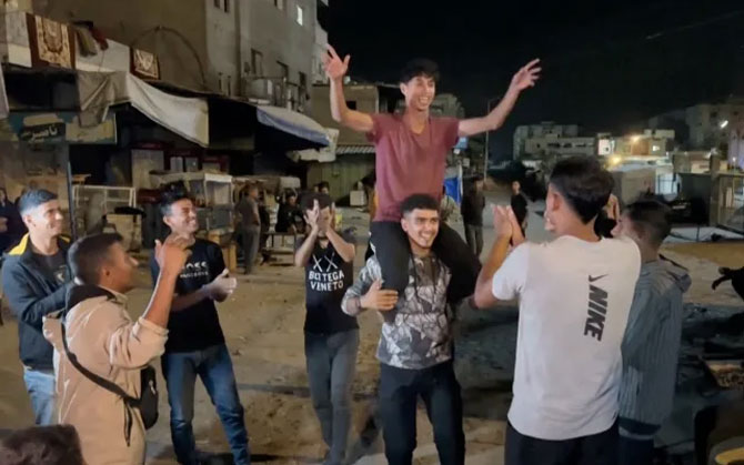 অবশেষে শান্তি চুক্তিতে সম্মত ইজরায়েল ও হামাস, শনিবারের মধ্যেই দুই পক্ষের যুদ্ধবন্দী বিনিময় শুরু