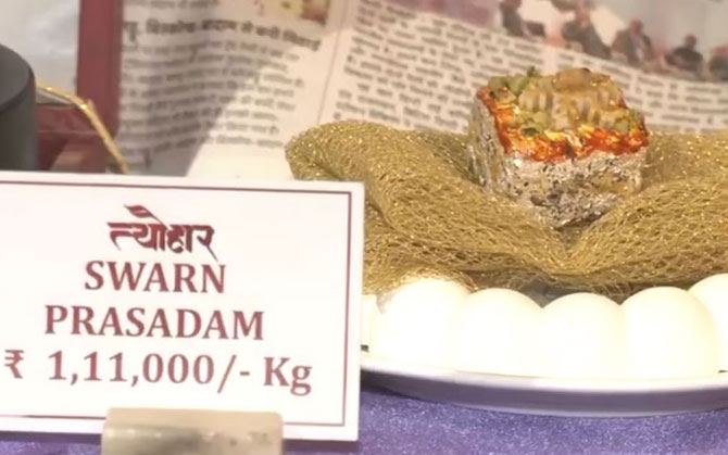 জয়পুরে সোনা-রুপোয় মোড়া দীপাবলির মিষ্টি। দাম জানেন?