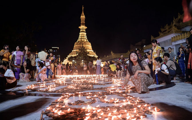 প্যারাগ্লাইডারে বোমা! মায়ানমারে ধর্মীয় উৎসবে নিহত অন্তত ৪০, চলছে উদ্ধারকাজ