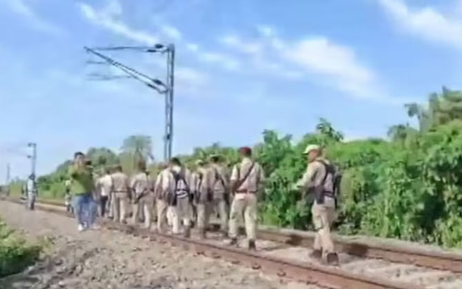 মধ্যরাতে বিস্ফোরণ, কোকরাঝাড়ে উড়ল লাইন