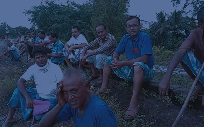 রাত জেগে রায়মঙ্গলের বাঁধ রক্ষা করল সেচ দপ্তর। বাঁচল হিঙ্গলগঞ্জের গ্রাম