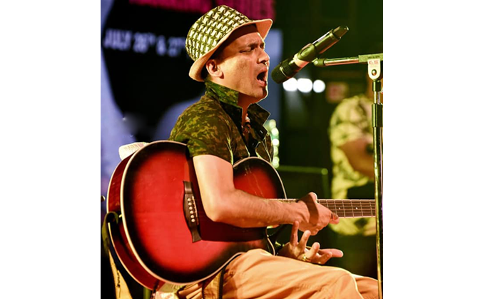 জাগরণে অতন্দ্র, উচ্চারণে বিপ্লবী