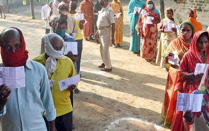 প্রথম দফার নির্বাচন শুরু বিহারে। ভোট দিলেন নীতিশ, তেজস্বী