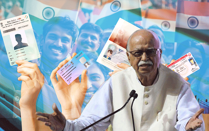 ‘লাল কার্ড’ থেকে আধার, পরিচয়পত্রের দীর্ঘ যাত্রায় নাগরিকত্বের প্রশ্ন তিমিরেই। কীভাবে হবে সমাধান, প্রশ্ন তুলেছিলেন আডবাণী