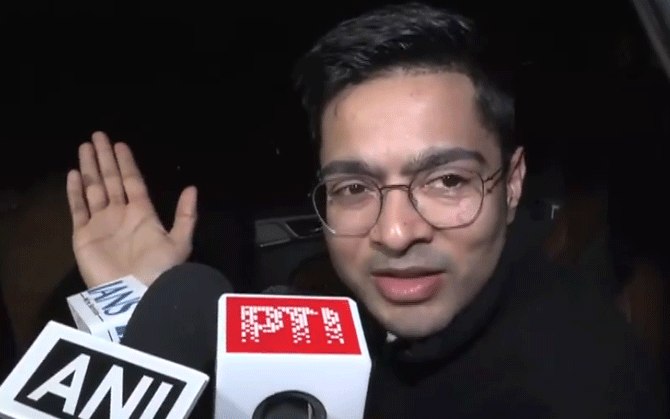 বিদ্রোহী সাংসদদের সদস্যপদ খারিজের দাবি, স্পিকারের দ্বারস্থ অভিষেক