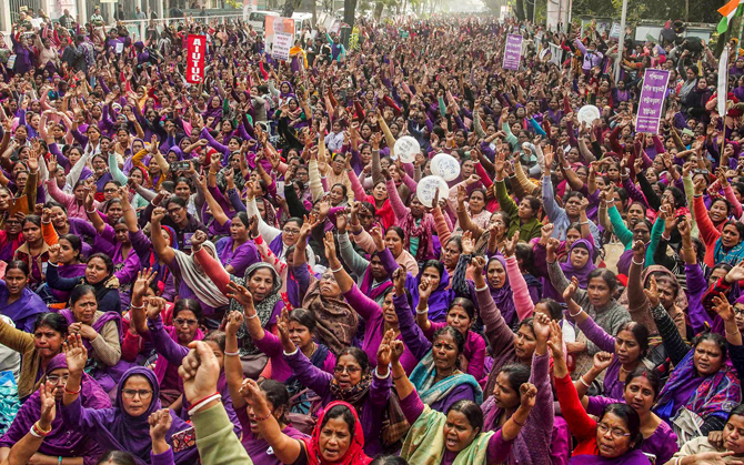 আশাকর্মীদের স্বাস্থ্য ভবন অভিযান, রাজ্যজুড়ে রাস্তা অবরোধ