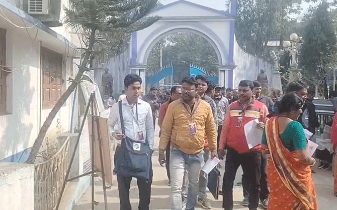 কোথাও অবরোধ, কোথাও বিএলওদের ইস্তফা, নির্বাচন কমিশনের বিরুদ্ধে বাড়ছে ক্ষোভ