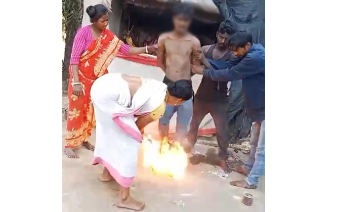 ভূত ছাড়াতে গায়ে আগুন যুবককে, ২ দিন ধরে চলল প্রহার! পুলিশের রিপোর্ট তলব মহকুমাশাসকের