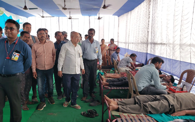 শহিদ স্মৃতিতে তৃণমূলের মেগা রক্তদান শিবির কাটোয়ায়