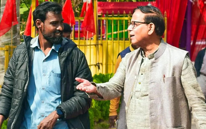 তৃণমূলে যোগের সপ্তাহ না পেরোতেই মহম্মদ সেলিমকে আবেগঘন বার্তা প্রতীক উর রহমানের