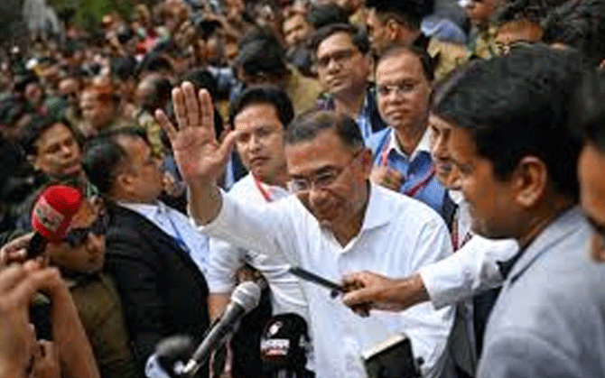 প্রত্যাবর্তনেই ইতিহাস, ১৮ বছরের নির্বাসন কাটিয়ে বাংলাদেশে সরকার গড়ার পথে বিএনপি। তারেক রহমানকে শুভেচ্ছাবার্তা মোদির