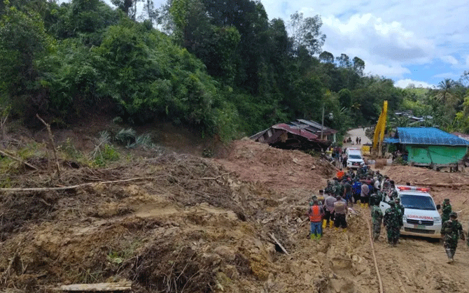 ভারী বৃষ্টিতে সিকিমে ফের দুর্যোগ! চুংথাং, লাচেনের ভূমিধসে আটকে প্রায় ২০০ পর্যটক, অনিশ্চিত আবহাওয়ায় স্থগিত যাতায়াত