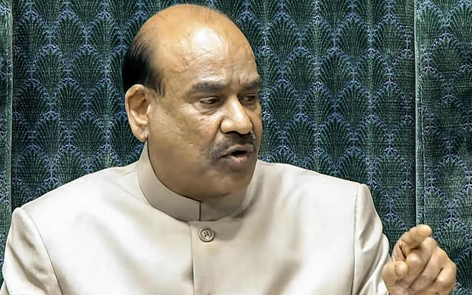 ‘সংসদের উপরে নন কোনো সাংসদ’, স্পিকারের আসনে ফিরেই কড়া বার্তা ওমের