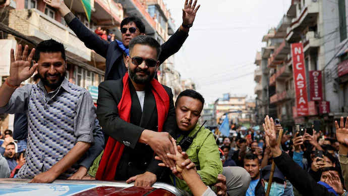 র‍্যাপ থেকে রাজনীতি! প্রথম নির্বাচনেই বাজিমাত বলেন্দ্রর, প্রধানমন্ত্রীর কুর্সি প্রায় নিশ্চিত