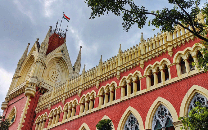 রাজ্যের পুলিশ কর্তা আমলা অপসারণে কমিশনের এক্তিয়ার, প্রশ্ন তুলে আদালতের দারস্থ তৃণমূল