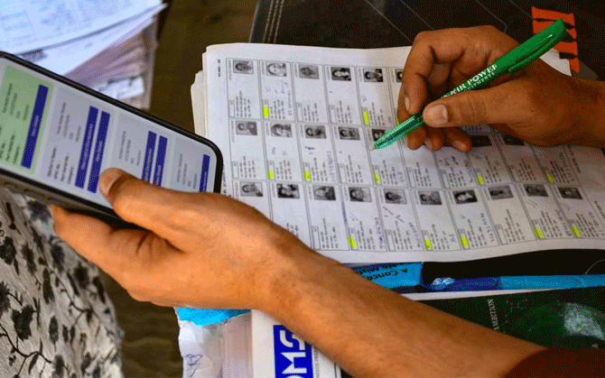 ভোটের আগেই বিচারাধীন নামের নিষ্পত্তির লক্ষ্য, আজ থেকেই অরিতিক্ত তালিকা প্রকাশ। সংবেদনশীল এলাকায় সতর্কতা জারি নবান্নের