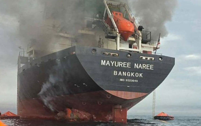 হরমুজ প্রণালীতে ফের হামলা, গুজরাতমুখী থাই জাহাজে আগুন। উদ্ধার ২০ নাবিক, নিখোঁজ ৩