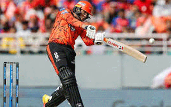 আইপিএল এ পঞ্চম সর্বোচ্চ ব্যক্তিগত স্কোর, অভিষেকের ব্যাটে তাণ্ডবে উড়ে গেল দিল্লি