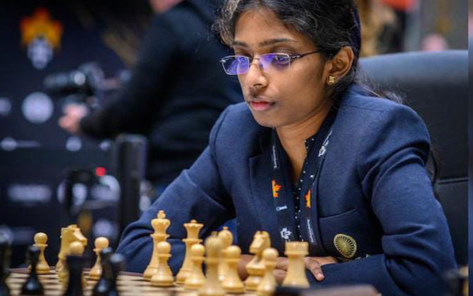 ইতিহাস গড়লেন বৈশালী, ক্যান্ডিডেটস দাবায় চ্যাম্পিয়ন হয়ে বিশ্ব খেতাবের লড়াইয়ে জু ওয়েনের মুখোমুখি