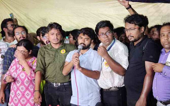 আর জি কর আন্দোলনের নেতাদের স্বস্তি! হাই কোর্টে খারিজ দেবাশিস-আসফাকুল্লার বদলির নির্দেশ