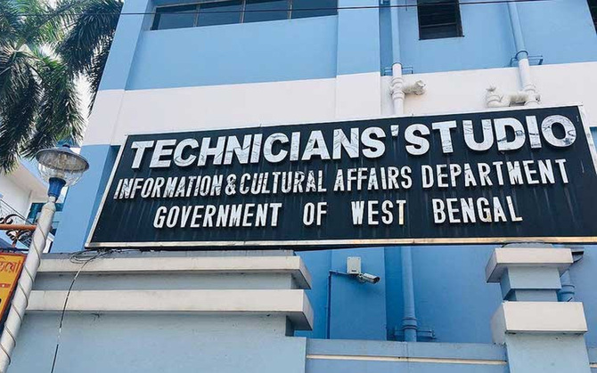 কলাকুশলী-টেকনিশিয়ানদের নিরাপত্তার দাবিতে টালিগঞ্জে অনির্দিষ্টকালের কর্মবিরতি