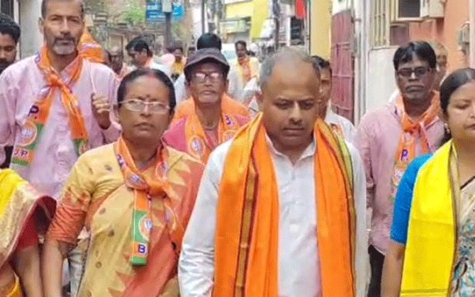 বাংলায় এবার বুলডোজারের রাজনীতি, কালনায় হুমকি পদ্ম প্রার্থীর