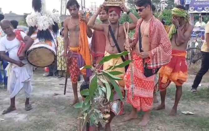 চড়কে বৃক্ষ বন্দনা