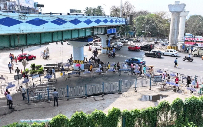 সুপ্রিম ভর্ৎসনার ৭২ ঘণ্টার মধ্যেই চিংড়িঘাটা মেট্রো প্রকল্পের কাজ শুরুর অনুমতি কলকাতা পুলিশের