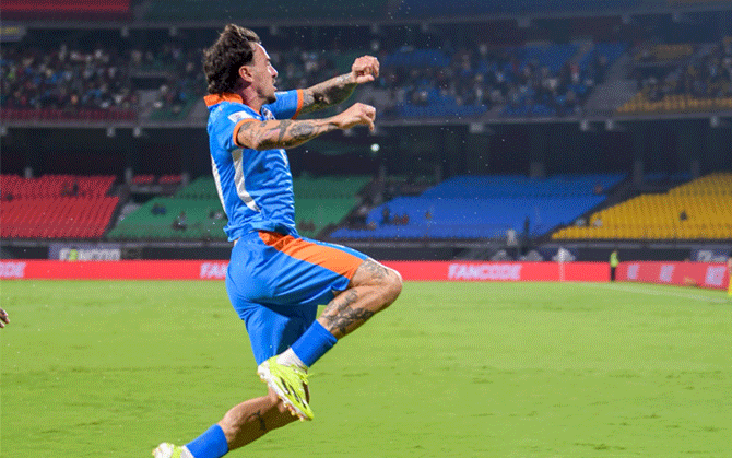 ভারতের হয়ে অভিষেক ম্যাচেই দ্রুততম গোল প্রবাসী রায়ানের, হংকংয়ের বিরুদ্ধে জয় খালিদের দলের