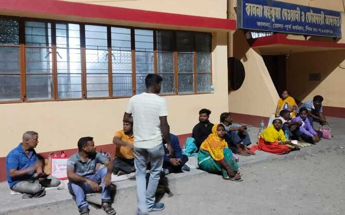 হলফনামার জন্য রাতভর লাইন, কালনায় নথি সংশোধনে চরম ভোগান্তি