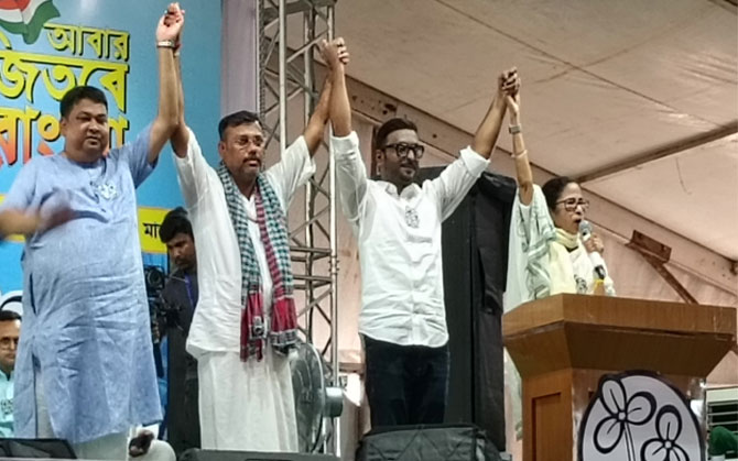 এবারের নির্বাচন গণতন্ত্রের স্বার্থে যুদ্ধ, বসিরহাটে প্রচারে বললেন মমতা