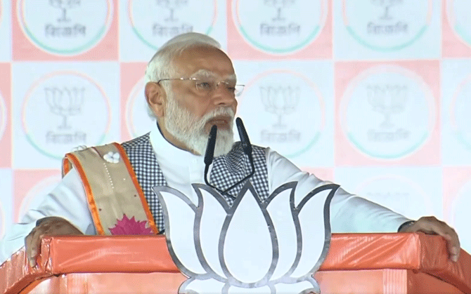 জগদ্দলের জনসভা থেকে তৃণমূলের সমালোচনা। ‘রাজ্যের নতুন মন্ত্রীসভার শপথে আসতেই হবে’, আত্মবিশ্বাসী বার্তা মোদির