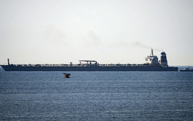 মাঝ সমুদ্রে পথ বদলে চিনমুখী ভারতগামী ইরানি তেলবাহী জাহাজ, আন্তর্জাতিক জ্বালানি বাণিজ্যে ঘোর অনিশ্চয়তা