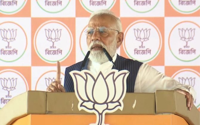 ‘৪ মে-র পর সব ফাইল খুলবে’ : পানিহাটিতে অভয়ার মা-কে পাশে নিয়ে ঘোষণা প্রধানমন্ত্রীর