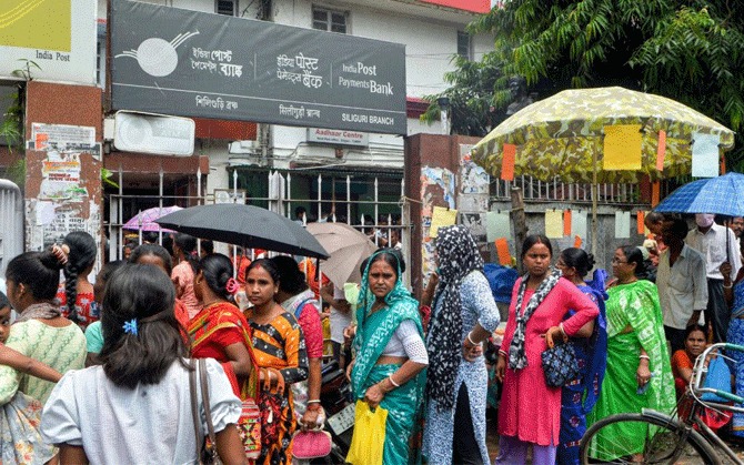 বুধবার থেকেই অন্নপূর্ণা ভান্ডারের ফর্ম বিতরণ, অনলাইন-অফলাইনে আবেদন