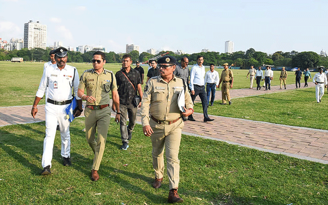 ব্রিগেডে নতুন সরকারের শপথ :  কলকাতা জুড়ে কড়া নজরজারি, মোতায়েন ৪ হাজার পুলিশকর্মী, আকাশপথেও কড়া পাহারা