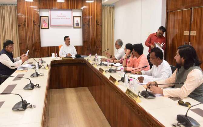 অন্নপূর্ণা যোজনা, সপ্তম পে কমিশন গঠন, মহিলাদের ফ্রি বাসযাত্রায় মন্ত্রিসভার সিলমোহর। বন্ধ ধর্মভিত্তিক ভাতা,  ডিএ ঘিরে নীরবতা