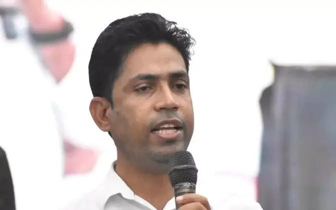 ভোটের ৪৮ ঘণ্টা আগে ফলতায় ‘পুষ্পা’র আত্মসমর্পণ! শুভেন্দুর ‘স্পেশ্যাল প্যাকেজ’-এর প্রশংসা করে লড়াই থেকে সরে দাঁড়ানোর ঘোষণা জাহাঙ্গিরের