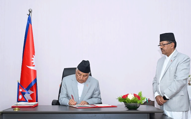 নেপালে সাংবিধানিক নিয়োগের নতুন পরিকাঠামো, আপত্তি সত্ত্বেও অধ্যাদেশে সই রাষ্ট্রপতি পৌডেলের