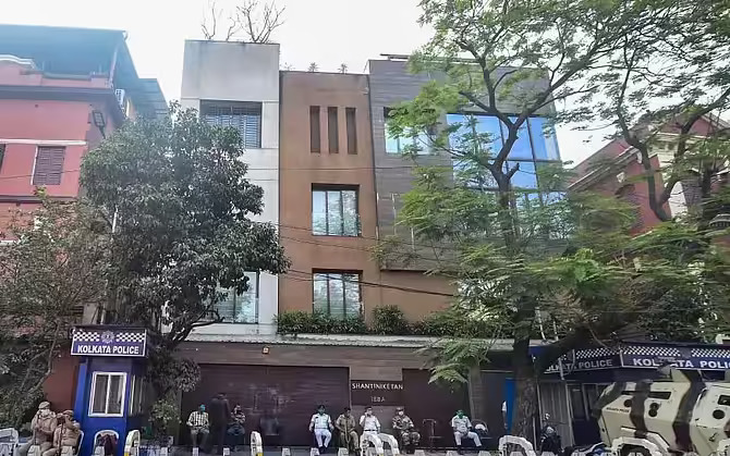 অভিষেকের খোঁজে শান্তিনিকেতনে সিআইডি
