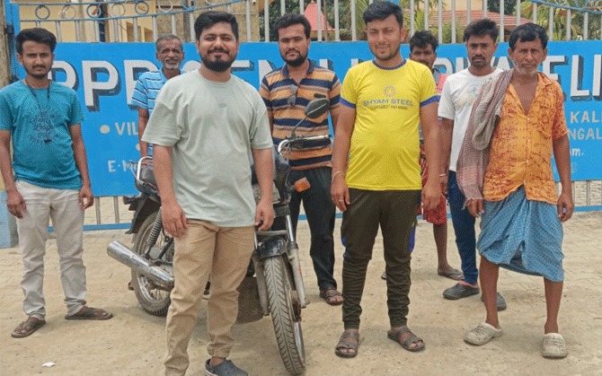 রাইস মিলের ছাইয়ে দূষণ, প্রতিবাদ এলাকাবাসীর