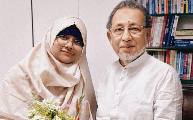মাধ্যমিকে সপ্তম হুগলির তানিশা, ফের উজ্জ্বল আল-আমীনের শিক্ষাদর্শ