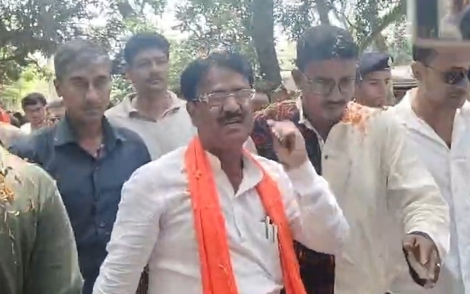 জমি জটে আটকে সীমান্ত সুরক্ষার কাজ, সমস্যা মেটাতে স্বরূপনগরে খাদ্যমন্ত্রী অশোক কীর্তনীয়া