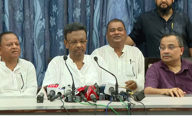 সম্পত্তি নিয়ে পুরো নোটিস দলীয় নেতাদের ভাবমূর্তি নষ্টের প্রচেষ্টা, সাংবাদিক সম্মেলনে প্রতিক্রিয়া তৃণমূল নেতৃত্বের