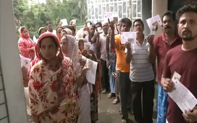জমজমাট ফলতা পুনর্নির্বাচন, সকাল ১১টা পর্যন্ত ভোট ৪২.৮৩ শতাংশ। উধাও ‘পুষ্পা’, নিষ্ক্রিয় তৃণমূল শিবির