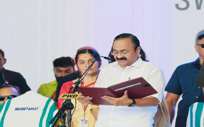 দশ বছর পর কেরালায় ইউডিএফের প্রত্যাবর্তন, মুখ্যমন্ত্রী হিসেবে শপথ সতীশনের। পাশে থাকার বার্তা প্রধানমন্ত্রীর