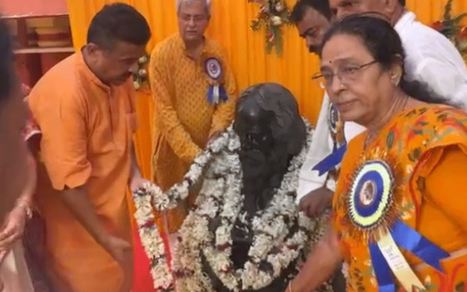 জোড়াসাঁকোয় রবীন্দ্রনাথকে শ্রদ্ধার্ঘ্য, ‘বাংলার নবনির্মাণ’-এর বার্তা মুখ্যমন্ত্রীর