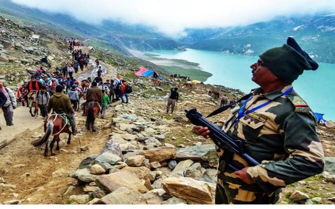 অমরনাথ যাত্রায় নজিরবিহীন নিরাপত্তা বলয়, মোতায়েন এক লক্ষেরও বেশি নিরাপত্তারক্ষী
