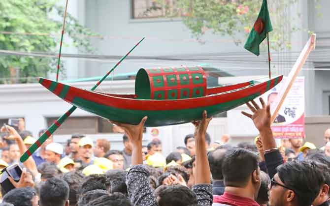বাংলাদেশে ‘নিষিদ্ধ’ আওয়ামী লীগের প্রতিষ্ঠাবার্ষিকী ঘিরে অশান্তির সম্ভাবনা, জারি সতর্কতা